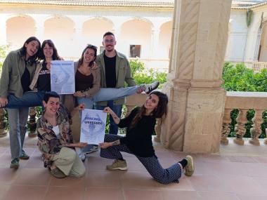 El delegat de Cultura, Ferran Montero, amb les professionals de la dansa.