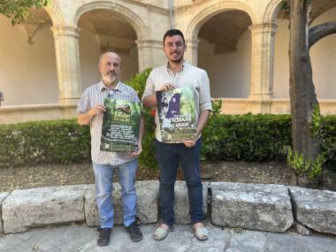 El delegat de Cultura, Ferran Montero, amb Joan Carles Añibarro, representant de Fonart. . 