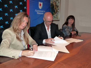 Signatura Conveni entre Ajuntament de Manacor i La Caixa	