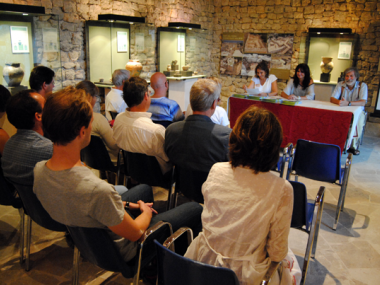 RECEPCIÓ DE BENVINGUDA ALS PARTICIPANTS DE LA TROBADA INTERNACIONAL D’ESPECIALISTES D’ENTERRAMENTS EN CALÇ 