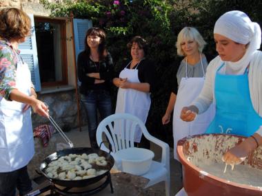 ALUMNES DE L’EMM I USUARIS DEL CENTRE DE DIA DE MANACOR CELEBREN LA FESTIVITAT DE LES VERGES 