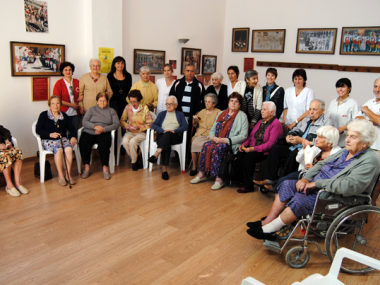ALUMNES DE L’EMM I USUARIS DEL CENTRE DE DIA DE MANACOR CELEBREN LA FESTIVITAT DE LES VERGES 