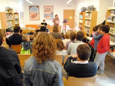 LA FIRETA DE BUTXACA OMPLÍ DE LLIBRES I TEBEOS EL  CLAUSTRE DE MANACOR 