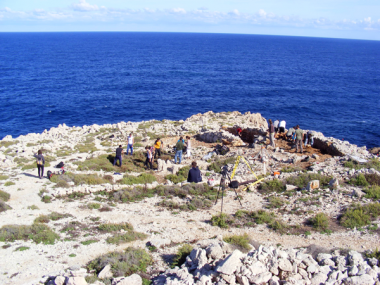 PROJECTE ENTRE ILLES Excavació al jaciment de Cala Morell (Ciutadella) i sa Ferradura (Manacor) 