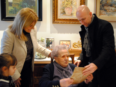 L’AJUNTAMENT DE MANACOR RENDEIX UN RECONEIXEMENT A MARIA MAS PONT, AMB MOTIU DEL SEU CENTENARI