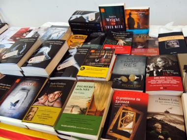 FIRA DEL LLIBRE A MANACOR  AMB MOTIU DE LA 'DIADA DE SANT JORDI'