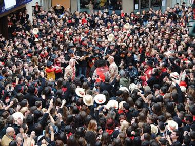 BALL DE SANT ANTONI I ELS DIMONIS DAVANT L'AJUNTAMENT