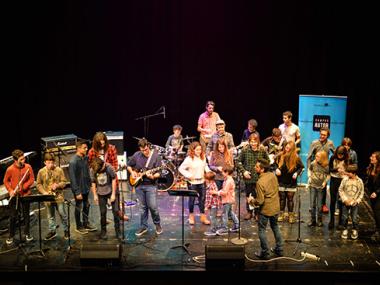 El Campus Rock Manacor fa pujar a l’escenari el talent de 23 joves músics amb ganes d’aprendre dels músics professionals