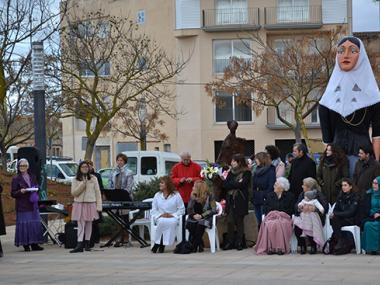 Les mares, les padrines i l’amor que representen centren els homenatges a la dona treballadora
