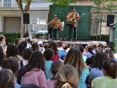 L’Ajuntament commemora el 20è aniversari de la mort de Guillem d’Efak amb un espectacle per als escolars del municipi 