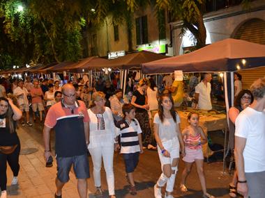 La XVII Fira Nocturna de Sant Jaume mostra a peu de carrer la feina que els artesans de Mallorca fan amb les mans