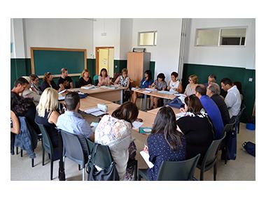 La guia educativa d'enguany ofereix més de cinquanta activitats, tallers i visites a tots els escolars del municipi  