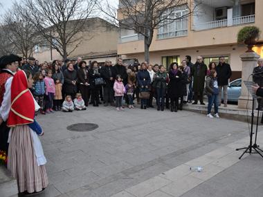 Manacor fa créixer l'ofrena floral a l'obelisc dedicat a Alcover
