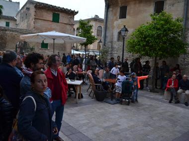 El Jas Jazz omple de gent, ritme, espectacle i música en directe els carrers de la la zona de vianants de Manacor