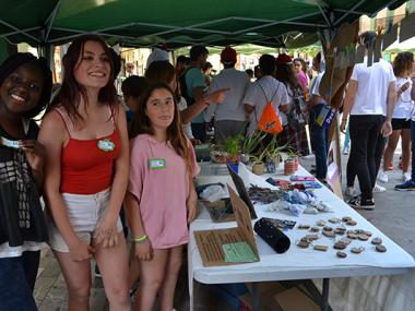 220 alumnes emprenedors de la comarca mostren a Manacor les idees, les cooperatives i les ONG solidàries que han creat