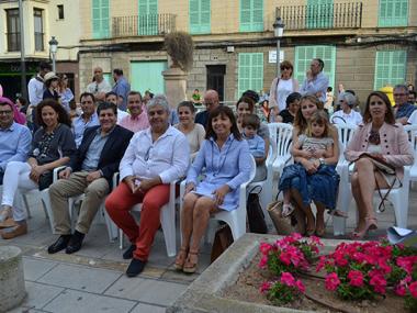 La fantasia de la desfilada de carrosses i comparses i la jornada de cuina posen punt i final a les Fires i Festes