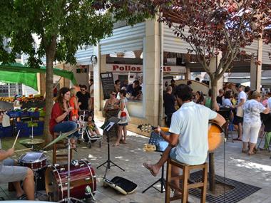 El ‘Vermutejant’ tanca la temporada de gastronomia i música a la plaça de ses Verdures amb un èxit rotund