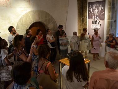 L’exposició 1, 2, 3, mira a càmera! explica com es feien les fotos en els antics estudis de fotografia de Manacor