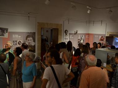 L’exposició 1, 2, 3, mira a càmera! explica com es feien les fotos en els antics estudis de fotografia de Manacor