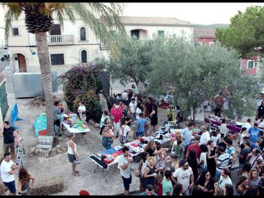 Els actes previs al “sus” oficial a les festes omplen els carrers de Son Macià de bauxa, humor i solidaritat