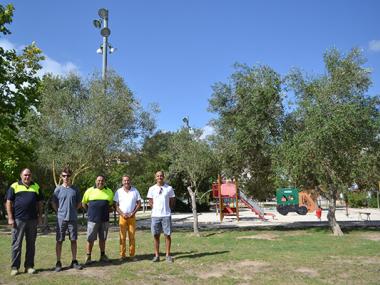 L’Ajuntament instal·la una nova torre de llum i un nou punt de connexió elèctrica per a esdeveniments al Parc Municipal