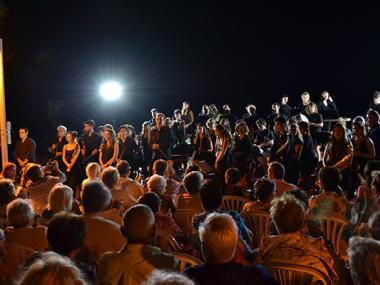 La història dels inicis del turisme i els ritmes de la banda de música marquen l’inici de les festes de s’Illot