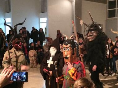 S’Illot i Cales de Mallorca celebren Sant Antoni amb foc, torrades, la visita de desenes de dimonis i ball