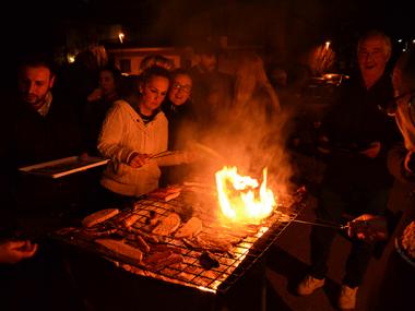 S’Illot i Cales de Mallorca celebren Sant Antoni amb foc, torrades, la visita de desenes de dimonis i ball