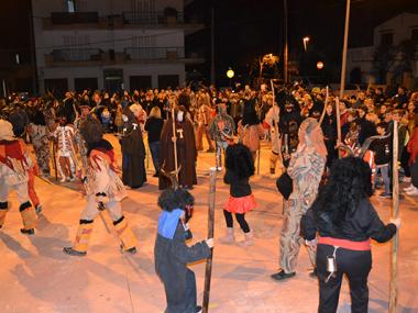S’Illot i Cales de Mallorca celebren Sant Antoni amb foc, torrades, la visita de desenes de dimonis i ball