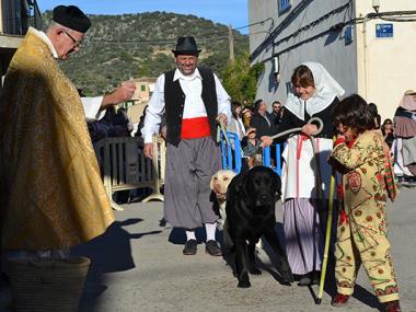 Les beneïdes de Son Macià reten homenatge a les arrels pageses del nucli i tanquen les festes de Sant Antoni a Manacor