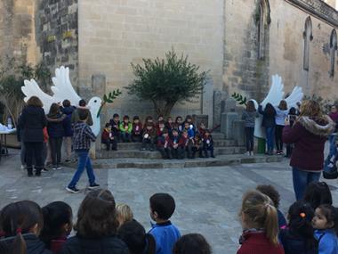Una nova olivera al centre de vianants de Manacor commemora el Dia Escolar de la No-Violència i la Pau
