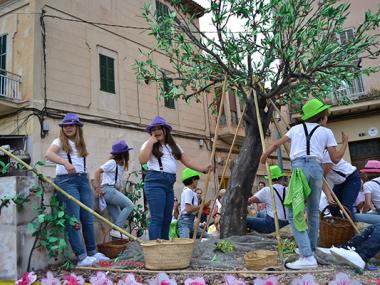 Els colors i la fantasia de les Carrosses i Comparses i la Jornada de Cuina posen el punt i final a les Fires i Festes 