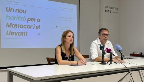 El batle de Manacor, Miquel Oliver, i la portaveu del Grup Municipal del Partit Popular, Maria Antònia Sansó