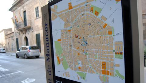 RENOVACIÓ DE LES SENYALITZACIONS DEL CENTRE DE LA CIUTAT I INSTAL·LACIÓ DE MONÒLITS INFORMATIUS I PATRIMONIALS