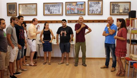 RECEPCIÓ DELS COSSIERS DE MANACOR  A L'ESCOLA MUNICIPAL DE MALLORQUÍ