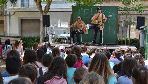 L’Ajuntament commemora el 20è aniversari de la mort de Guillem d’Efak amb un espectacle per als escolars del municipi 