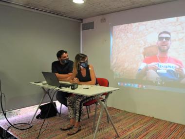 Sebastià Llodrà i Margalida Rosselló durant la presentació del vídeo del raper Swing per a l'EMM. 