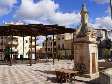 Imatge de la primera fase de la remodelació de la plaça de Sant Jaume. 
