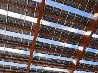 Les plaques solars que s'han instal·lat són bifacials, el que suposa un 30% més d'energia generada. 