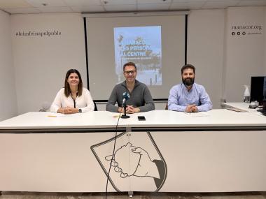 El batle de Manacor, Miquel Oliver; amb el delegat de Mobilitat, Mateu Marcé; i la delegada de Comerç, Paula Asegurado, aquest divendres en roda de premsa. 