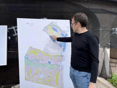 El batle de Manacor, Miquel Oliver, ha explicat el projecte a la premsa i a veïnats de la zona. 
