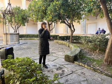 Alícia Olivares durant la inauguració de l'exposició '25N, 25 Dones'