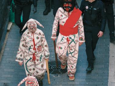 Arribada dels dimonis a la Sala. 