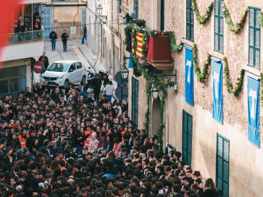 Arribada dels dimonis a la Sala. 