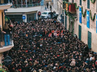 Arribada dels dimonis a la Sala. 