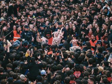 Arribada dels dimonis a la Sala. 