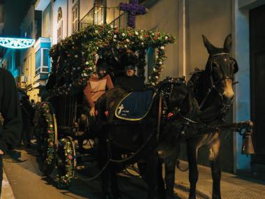 La Colcada va discórrer amb el silenci del públic i el redoble dels tambors