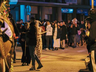 La Colcada va discórrer amb el silenci del públic i el redoble dels tambors