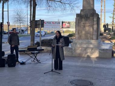 Ofrena floral a Antoni M. Alcover