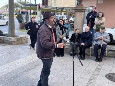 Ofrena floral a Antoni M. Alcover